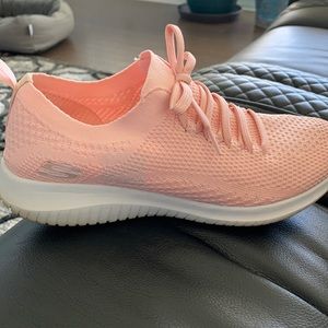 Woman’s Sketcher Memory Foam Sneakers